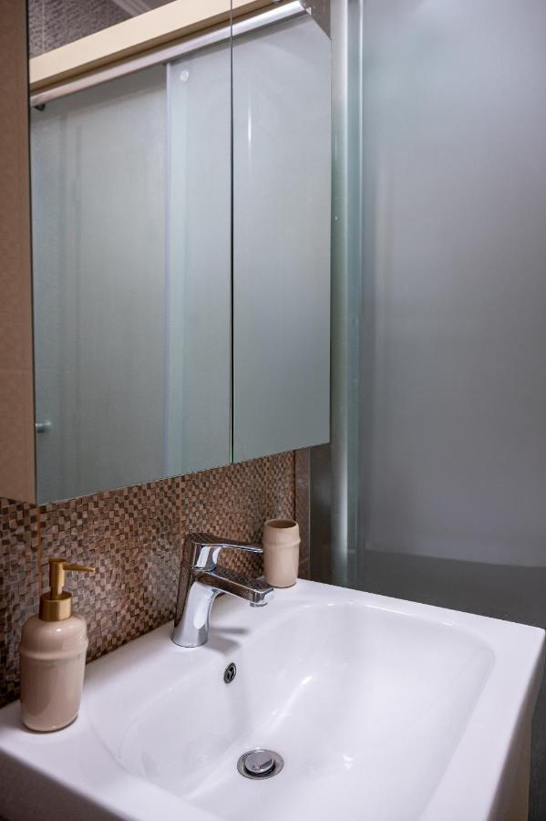 Elegant Spotless Apartment In Sofia Center Buitenkant foto